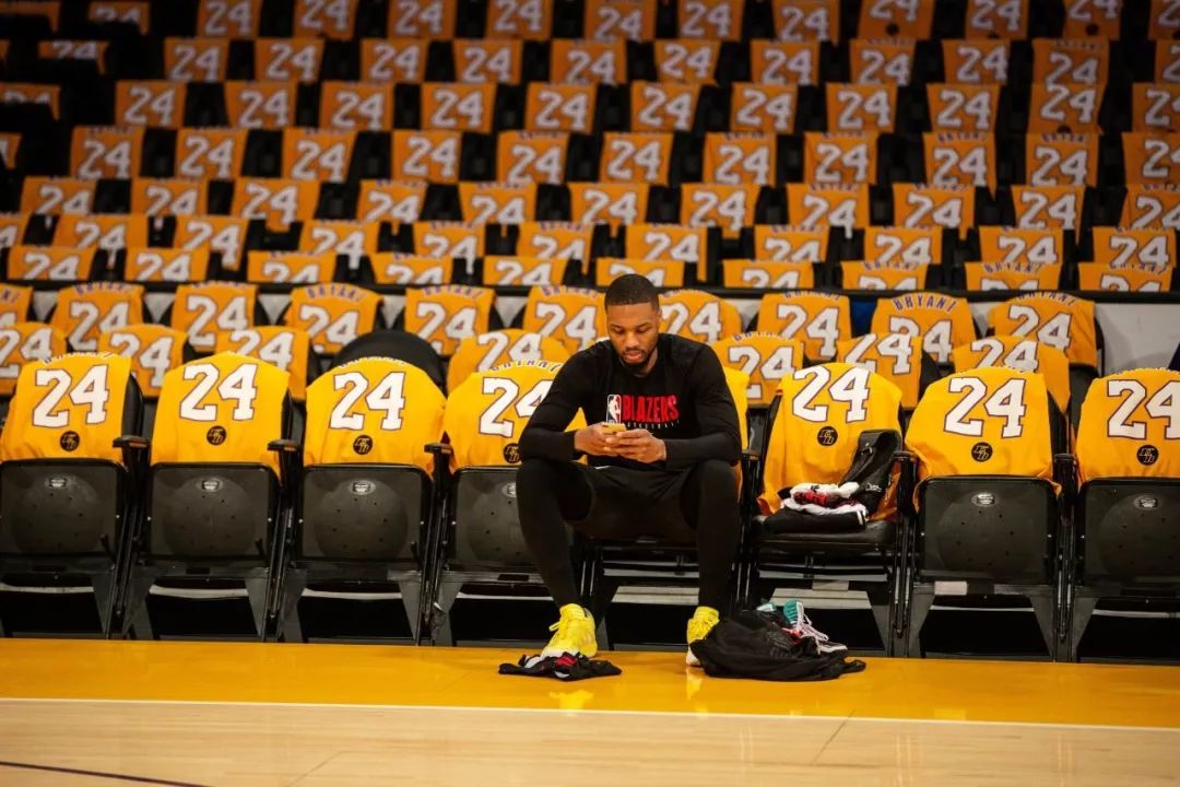 造乌龙+红牌，库库雷利亚当选切尔西vs巴萨全场最佳球员（逼出乌龙又造红牌，库库雷利亚荣膺切尔西战巴萨全场最佳）