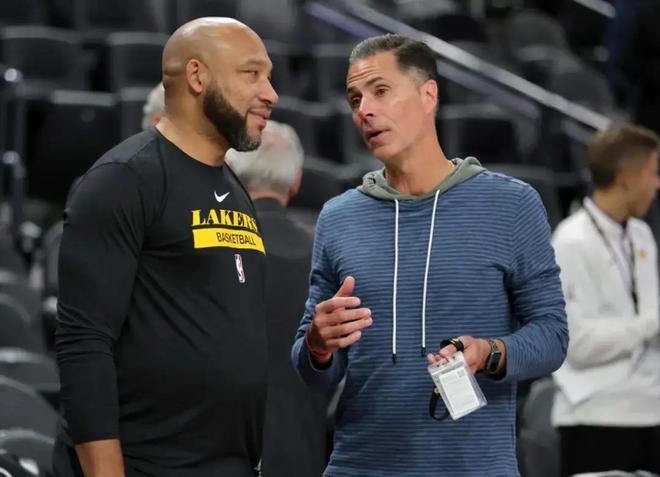 欧文突破防守造成杀伤球成功（欧文强突撕裂防线，造犯规并打成）