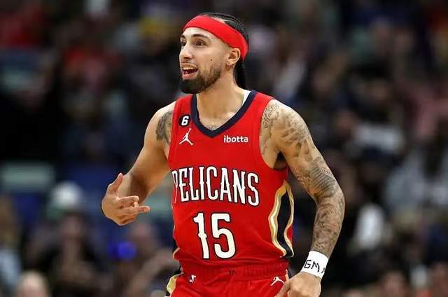 球星连续三次强打成功（球星三度强打告捷）